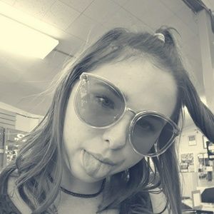 Meet your Posher, Evelyn